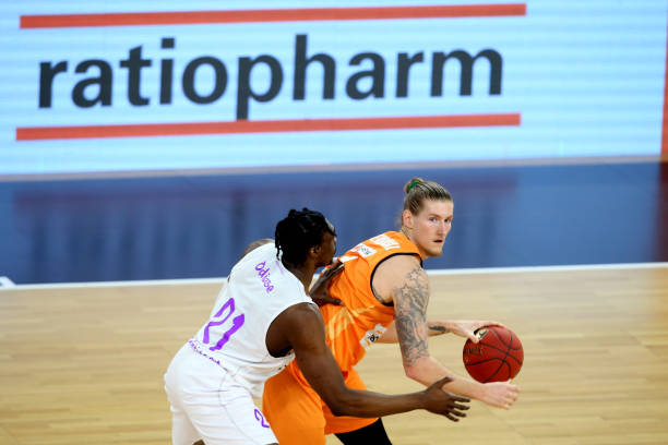 也在欧战收 也在欧战收