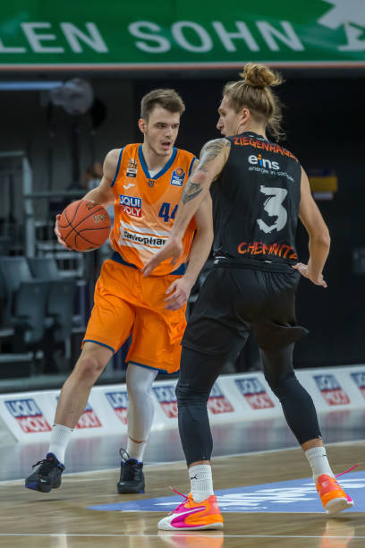 各自联赛中 各自联赛中